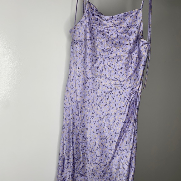 ZARA Lilac Printed Satin Effect Dress
#floraldress
#zaradress
#summerdress
#y2k - Picture 3 of 4